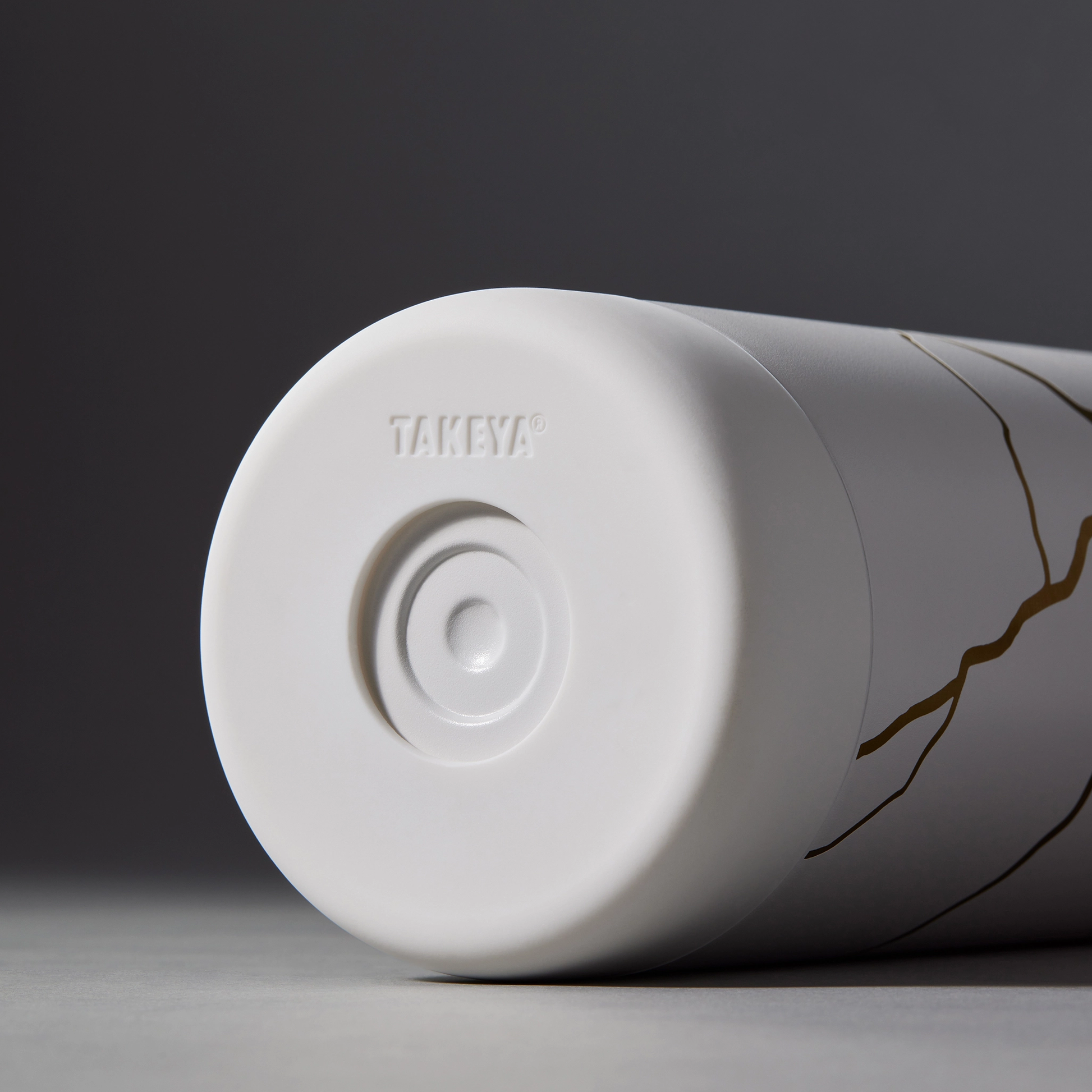 kintsugi-water-bottle-with-straw-lid-k7 51389-TK_HO25_Kintsugi_Takeya9255.png
